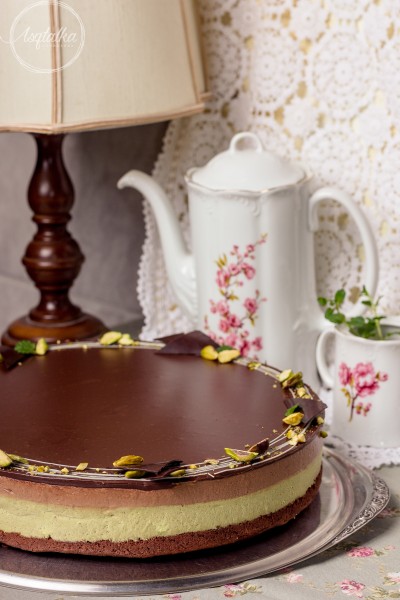 Mentás-tejcsokis-pisztácia mousse torta
